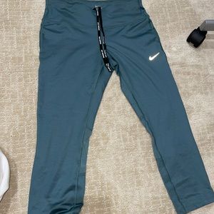 Nike Crop Leggings